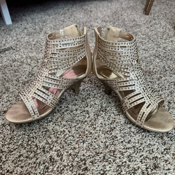 Girls sequined heeled sandals 13 EUC - Picture 3 of 3